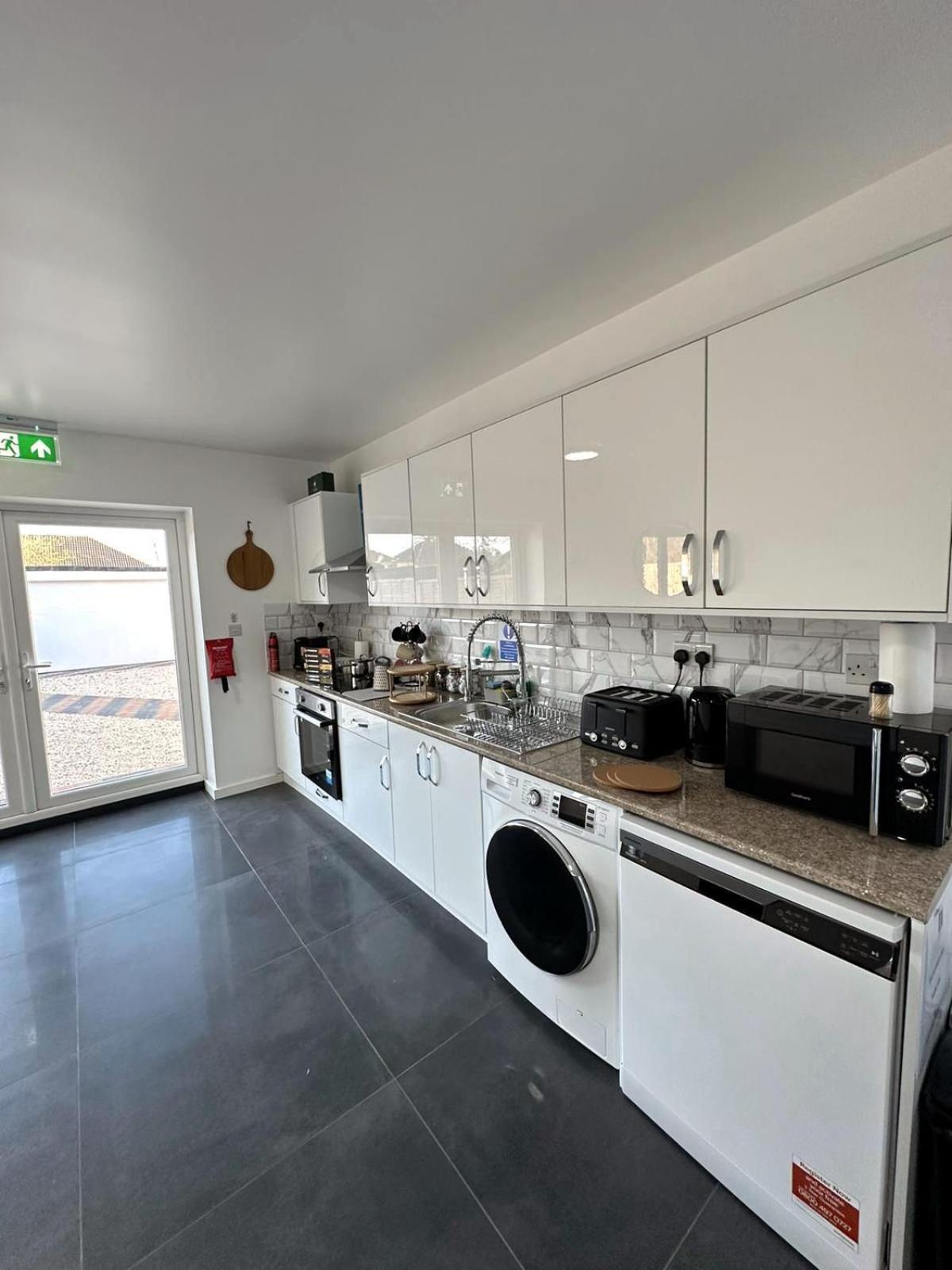 Newmarket Road Studios And Suites By Tas Accommodations Κέμπριτζ Εξωτερικό φωτογραφία